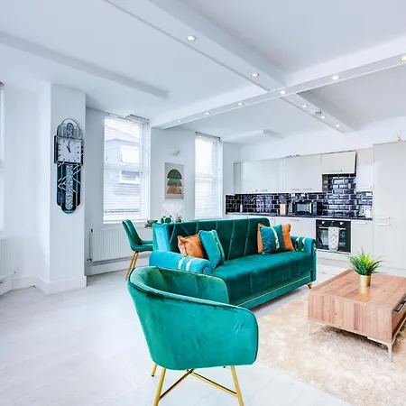 Stylish 1 Bed By Livra Estate Short Lets & Serviced With Free Parking アパート