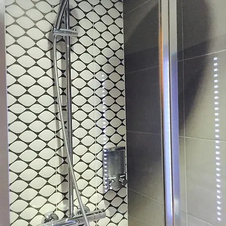 Chelsea House - 2*