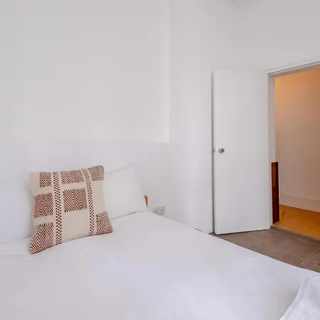 Apartmán Stylish & Light Victorian 2bd Flat - Holland Park Londýn