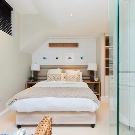 The St. Lukes Garden Place - Spacious 4bdr House With Garden And Terrace London