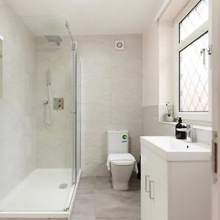 The Redbridge Sanctuary - Spacious 3bdr House With Garden *