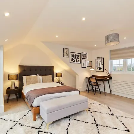 The Redbridge Sanctuary - Spacious 3bdr House With Garden Appartamento Londra