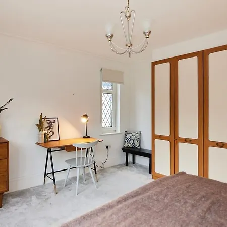 The Redbridge Sanctuary - Spacious 3bdr House With Garden