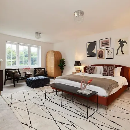 The Redbridge Sanctuary - Spacious 3bdr House With Garden Londra