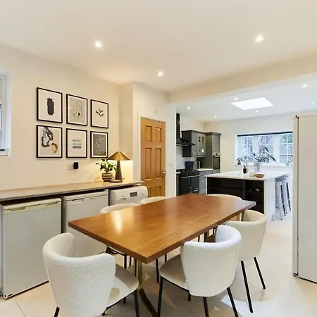 The Redbridge Sanctuary - Spacious 3bdr House With Garden Appartamento Londra