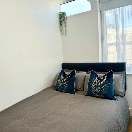 Luxury 2 Bedroom In With Free Parking * クロイドン