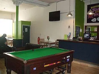 Hostal Onefam Waterloo 18-36 Years Old *