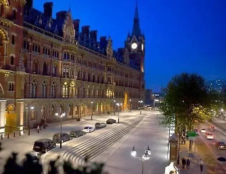 Elmwood Hotel 2*