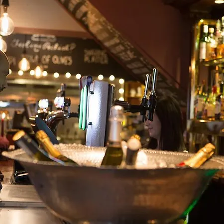 The Crown And Sceptre 4* London