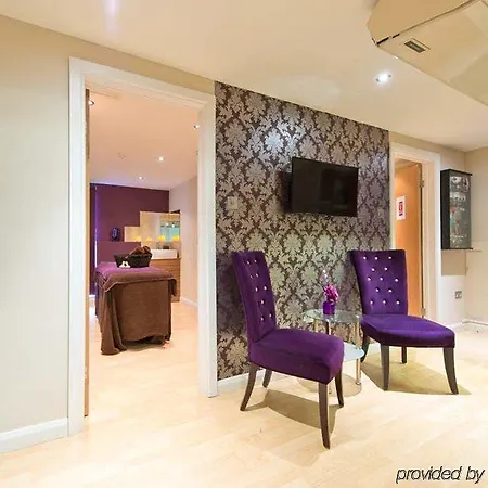 Hotel Leonardo London Heathrow Airport 4*