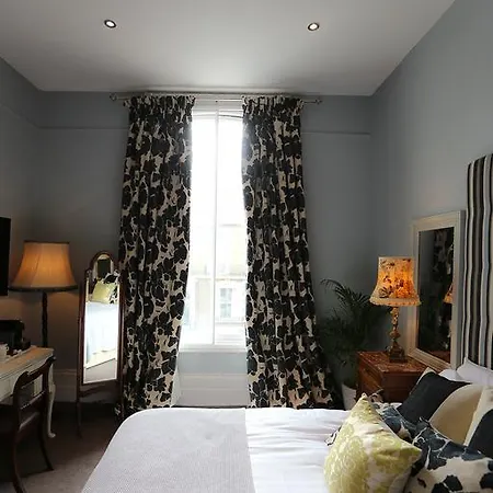 The Crown And Sceptre Hotel