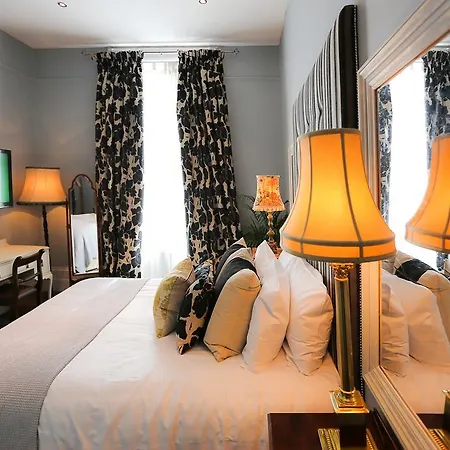 The Crown And Sceptre Hotel London