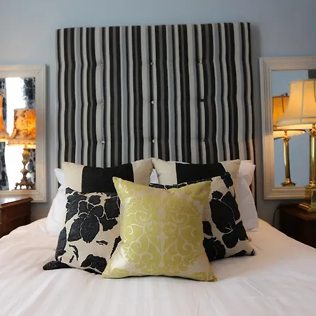The Crown And Sceptre Hotel