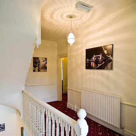 Bed & Breakfast Five Kings London