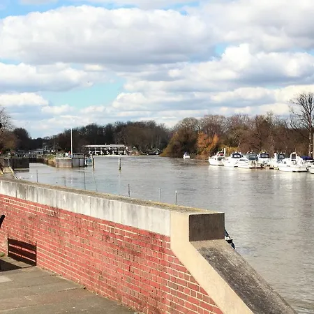 Hc Bed & Breakfast Kingston upon Thames (Greater London)