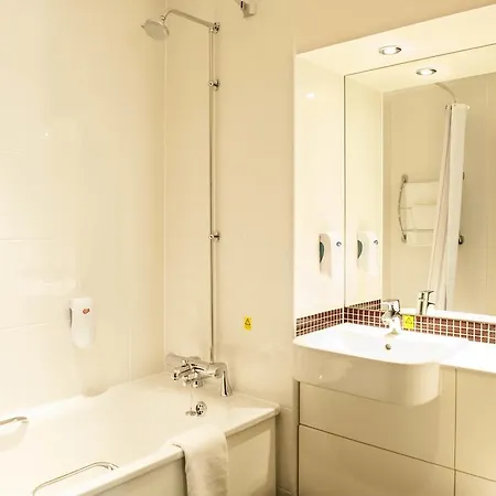 Premier Hendon - The Hyde 3*