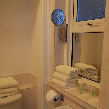 Brook Hotel 3*