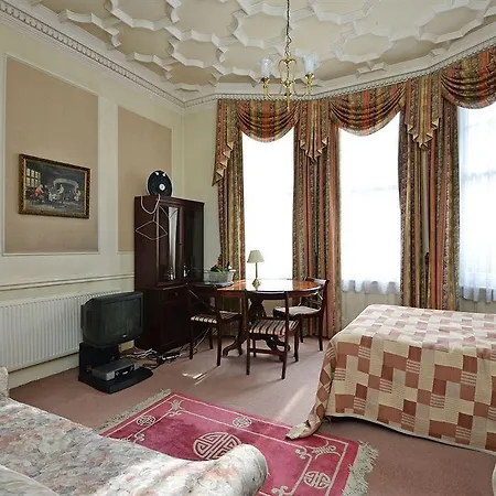 Aparthotel Kensingtoncourt 3*