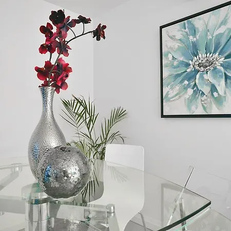 Apartment Uber Eye House