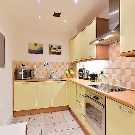 Ridos Nike 4* Richmond (Greater London)
