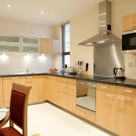 Aparthotel Marlin Stratford 4*
