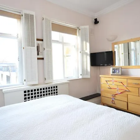 Aparthotel 130 Queen's Gate 5*