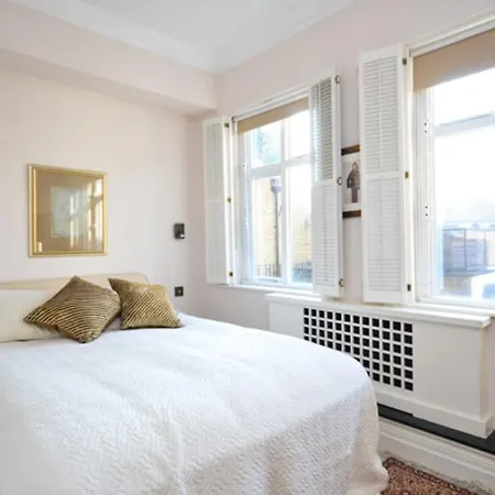 Aparthotel 130 Queen's Gate 5*