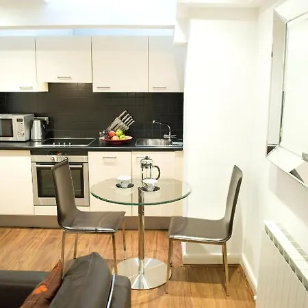 Mayfair Court Service 3* London