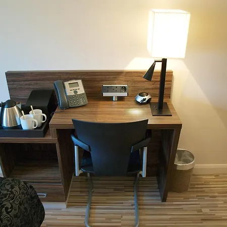 Hotel Simply & 4*