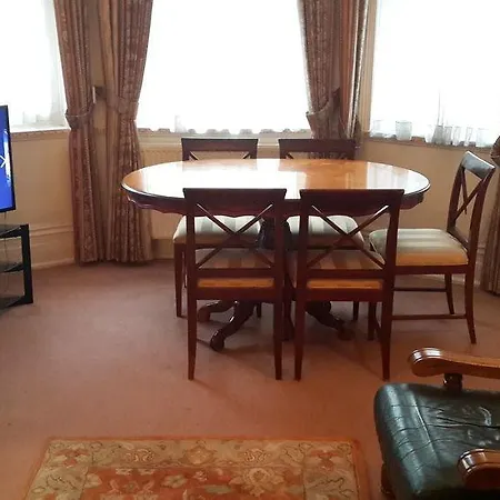 Kensingtoncourt Aparthotel 3*