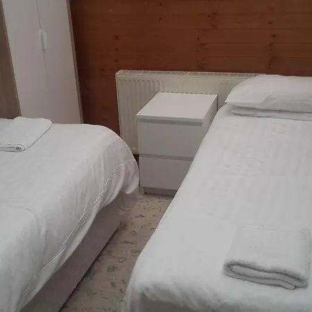 Kensingtoncourt Aparthotel 3*