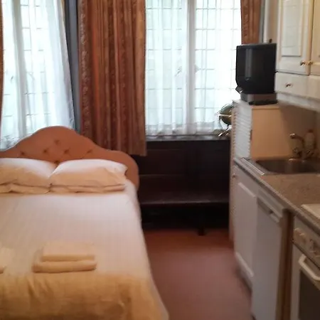 Kensingtoncourt Aparthotel 3*