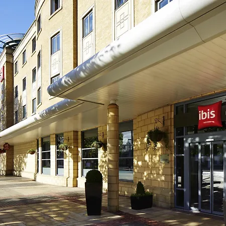 Ibis Stratford 3*