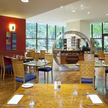 Hotel Kensington Forum, An Ihg London