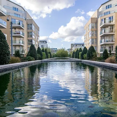 Wharf - Water Gardens Apartment