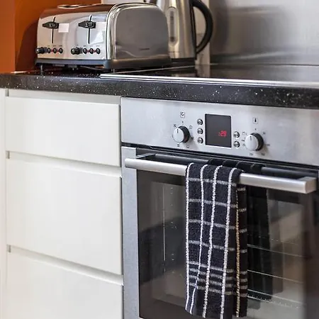 Club Living - Barbican Apartment London