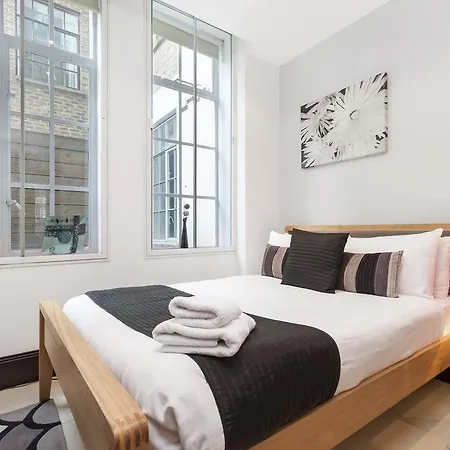 Club Living - Barbican Apartment