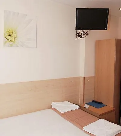 Metro Guest house *