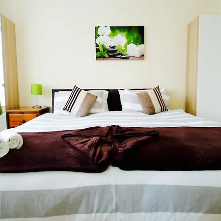 Bed & Breakfast Gable Enfield
