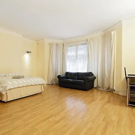 Hyde Park Serviced Apartment