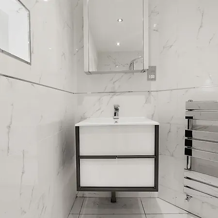Hyde Park Serviced Apartment London