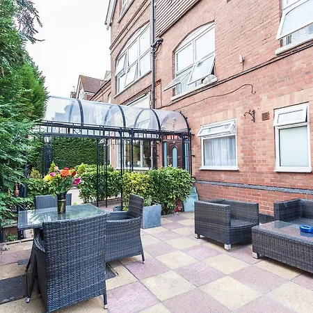 Roseview Alexandra Palace Hotel 3*