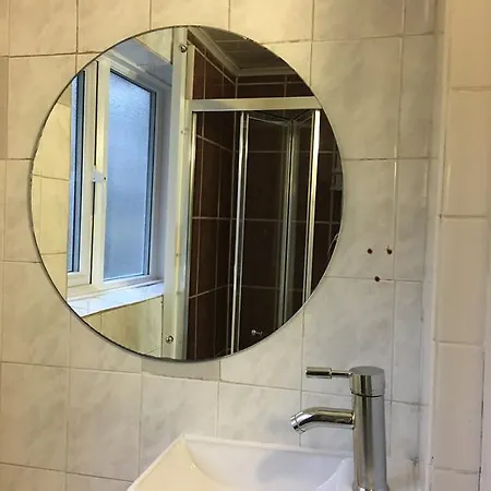 Surtees Guest house 2*