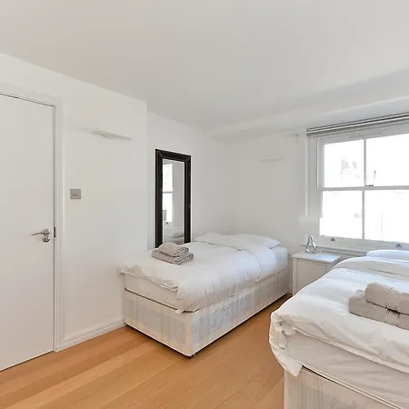 Apartment 101 Lexham Gardens Apt. 9