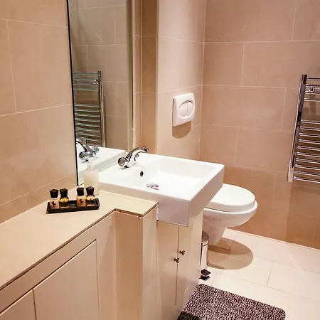 Club Living - Barbican Apartment