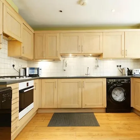 Lynbrook Grove 5* London