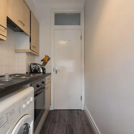 Central Forset Court Studio Apartment *