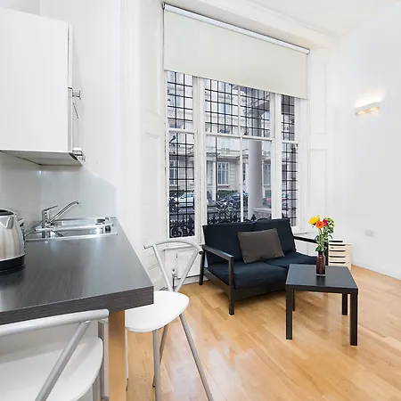Hyde Park Executive Aparthotel 4*
