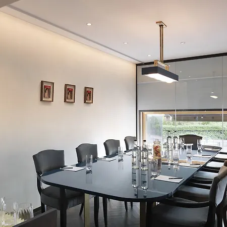 The Athenaeum & Residences Londra