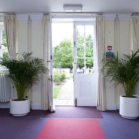Gilwell Park Hotel 3*